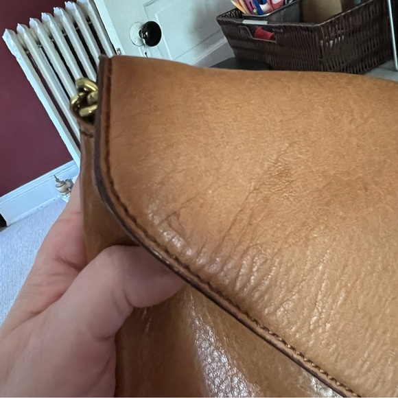 J CREW 100% Leather Shoulder Bag with Flap and Gold Chain Strap - Picture 3 of 10